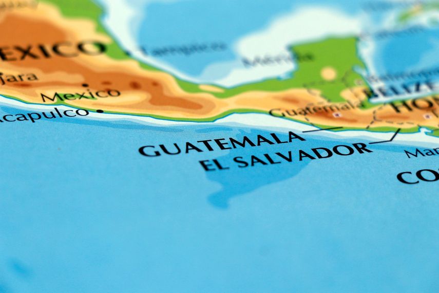 Dirigentes locales y organizaciones ambientalistas denuncian que la mina contaminará el lago Güija, compartido por Guatemala y El Salvador. Dirigentes locales y organizaciones ambientalistas denuncian que la mina contaminará el lago Güija, compartido por Guatemala y El Salvador.