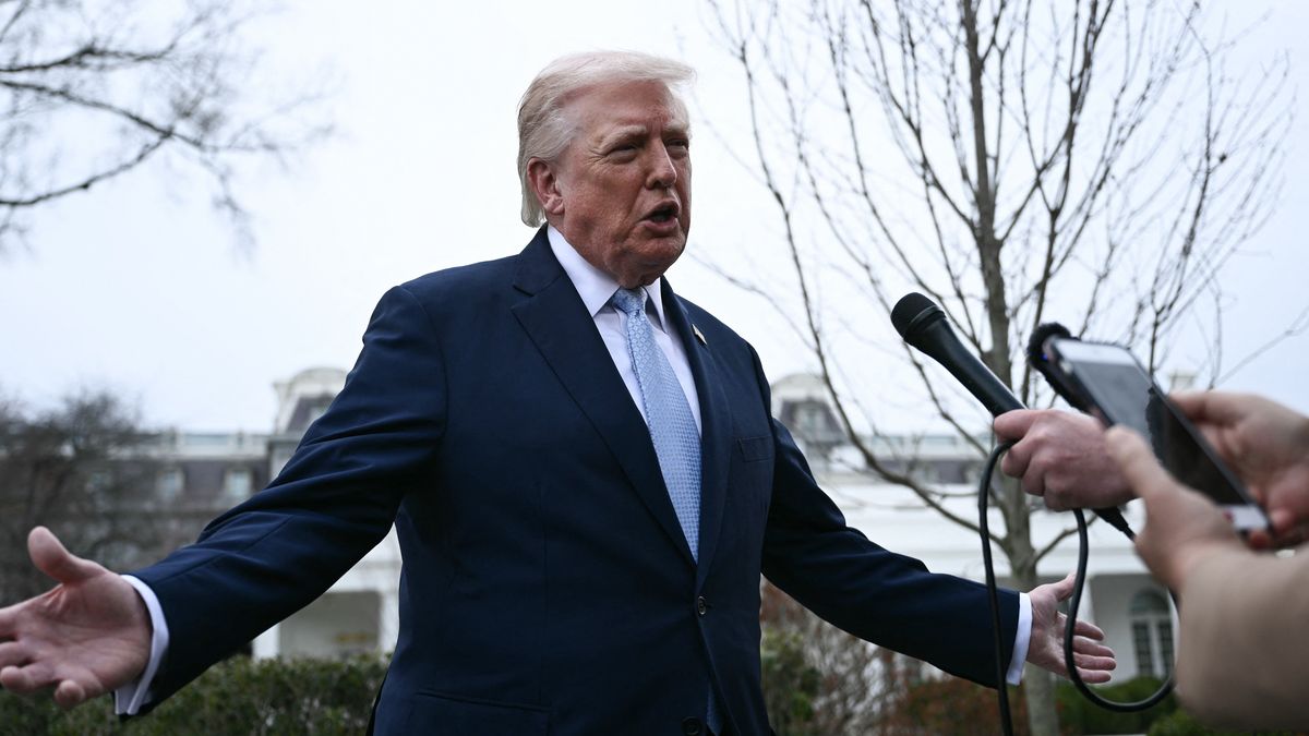 El presidente Donald Trump afirmó este lunes que Estados Unidos había pospuesto ataques contra las plantas de energía iraníes tras mantener unas muy buenas conversaciones con Teherán para una resolución completa de la guerra, pero la prensa estatal iraní desmintió tales contactos. El presidente Donald Trump afirmó este lunes que Estados Unidos había pospuesto ataques contra las plantas de energía iraníes tras mantener unas muy buenas conversaciones con Teherán para una resolución completa de la guerra, pero la prensa estatal iraní desmintió tales contactos.