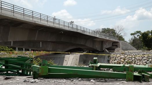 Durante estos meses, mientras se realiza la construcción se ha estado utilizando el puente que está en la vía derecha que conecta a los distritos de Boquerón y Bugaba. &nbsp;