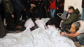 Ataque de Israel contra multitud hambrienta en Gaza deja al menos 100 muertos