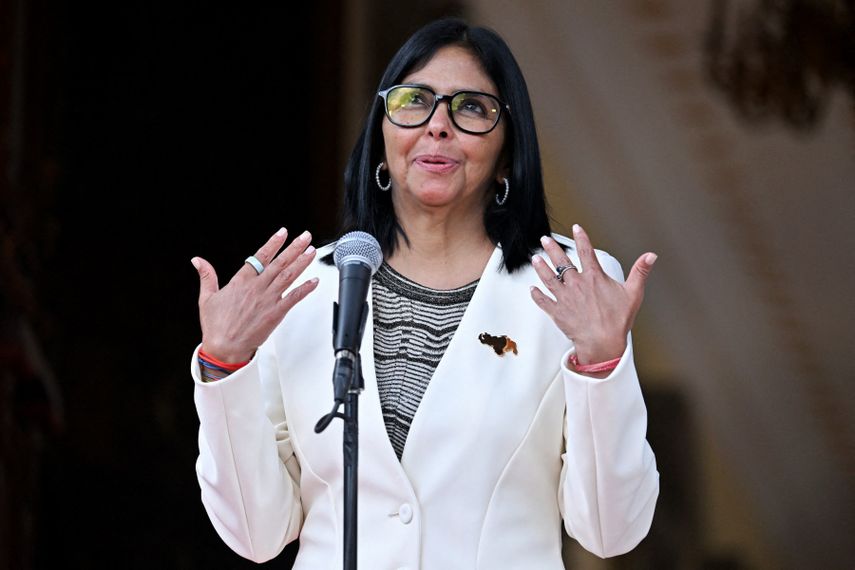 Delcy Rodríguez dice que la Venezuela petrolera ayudará a equilibrar la economía mundial