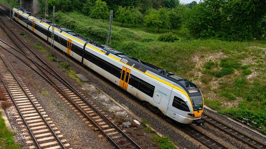 El proyecto de integración ferroviaria en Centroamérica se perfila a muy largo plazo con una inversión estimada de 24.000 millones de dólares para modernizar y conectar las redes nacionales de la región que deberán tener una perspectiva sostenible. El proyecto de integración ferroviaria en Centroamérica se perfila a muy largo plazo con una inversión estimada de 24.000 millones de dólares para modernizar y conectar las redes nacionales de la región que deberán tener una perspectiva sostenible.