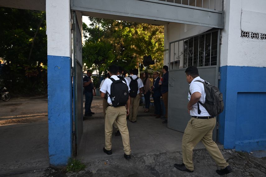 Bukele prohíbe el "lenguaje inclusivo" en escuelas de El Salvador Bukele prohíbe el "lenguaje inclusivo" en escuelas de El Salvador