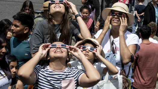 Recomendaciones para ver el próximo eclipse solar, sin riesgos