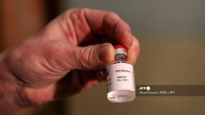Vacunación con AstraZeneca se atasca e India bate récord de contagios