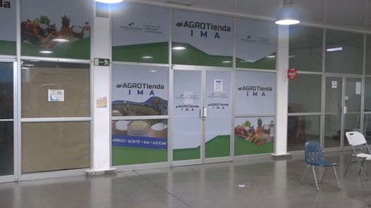 El personal que trabaja en la agrotienda del IMA del Mercado de la Cadena de Frío de David, se encuentra trabajando en una agroferia instalada esta semana en la comarca Ngäbe-Buglé.