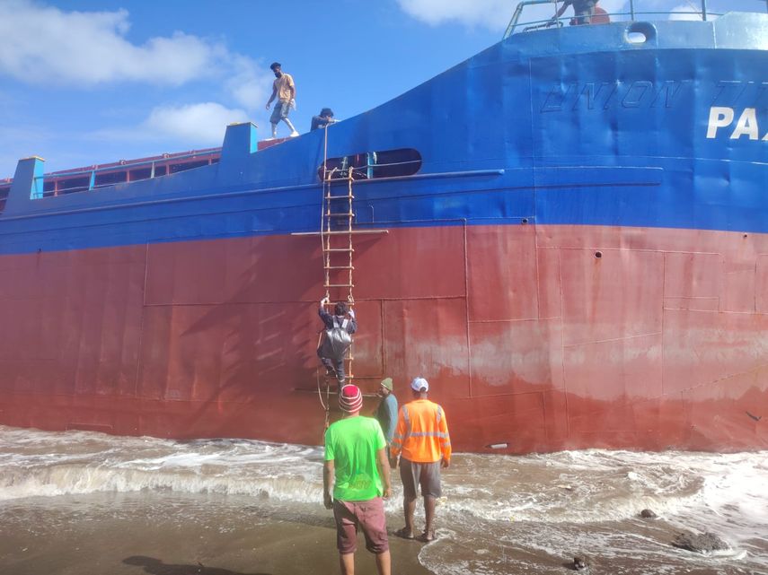 AMP y Senan mantienen monitoreo sobre naves encalladas en costas de Colón