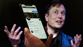 Elon Musk toma el control de Twitter con una limpia en la directiva