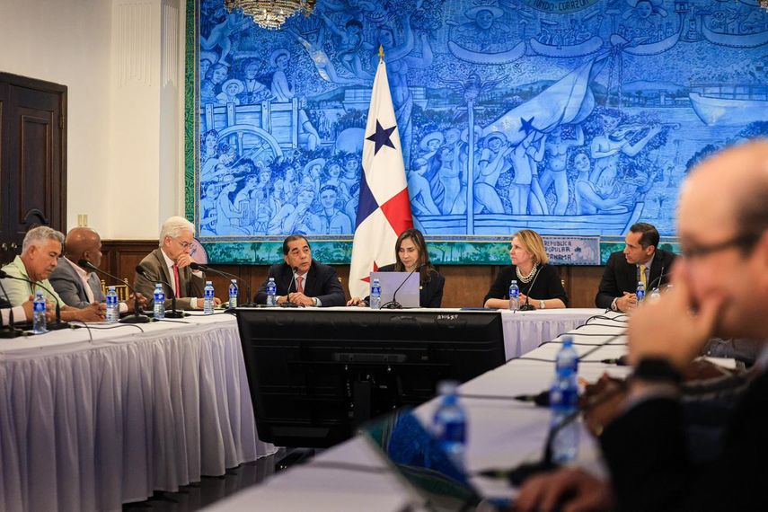 El Gobierno conformó una comisión de alto nivel por la crisis del petróleo.