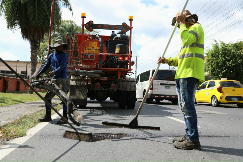 La (ATTT), en coordinación con la Dirección de Operaciones de Tránsito de la Policía Nacional, anunció la suspensión de todas las obras y trabajos de construcción que ocupen carriles de circulación en vías clave del país durante las festividades de Carnaval 2025. La (ATTT), en coordinación con la Dirección de Operaciones de Tránsito de la Policía Nacional, anunció la suspensión de todas las obras y trabajos de construcción que ocupen carriles de circulación en vías clave del país durante las festividades de Carnaval 2025.