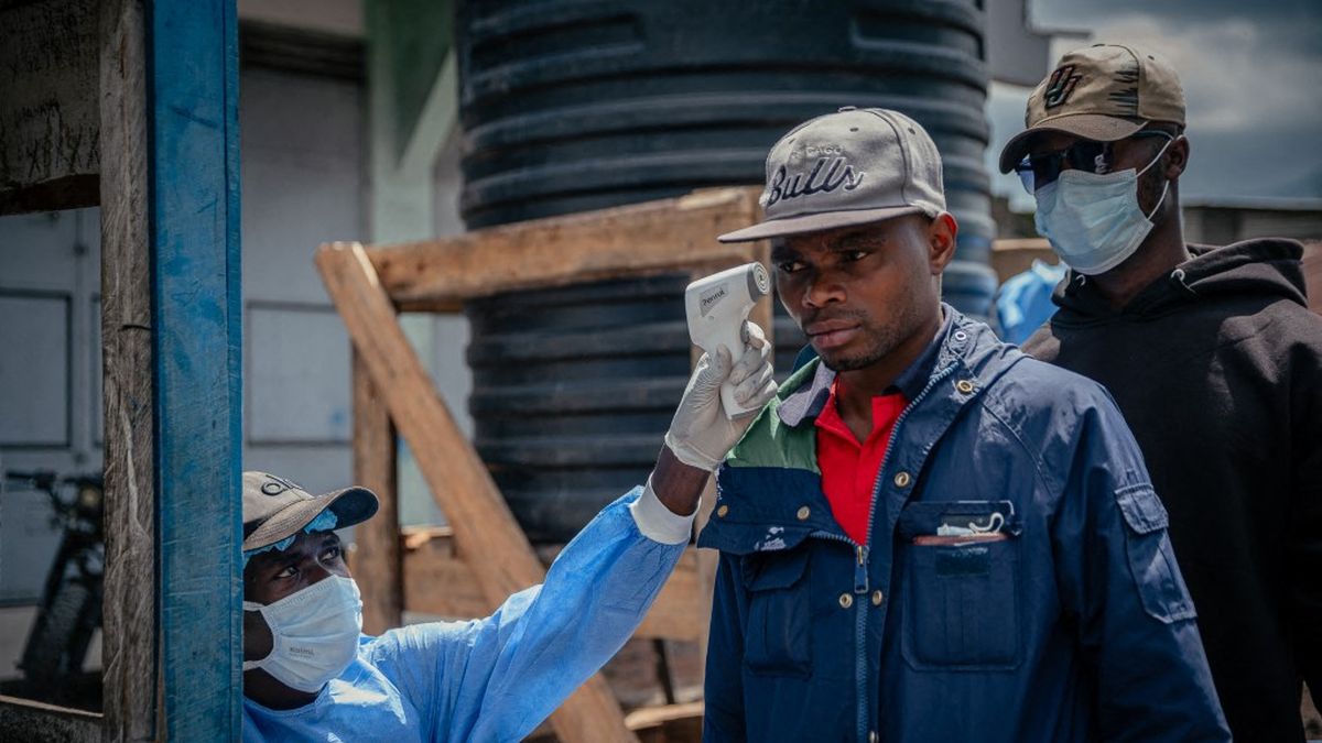 No están solos: Jefe de la OMS visita epicentro del brote de ébola en RDC No están solos: Jefe de la OMS visita epicentro del brote de ébola en RDC