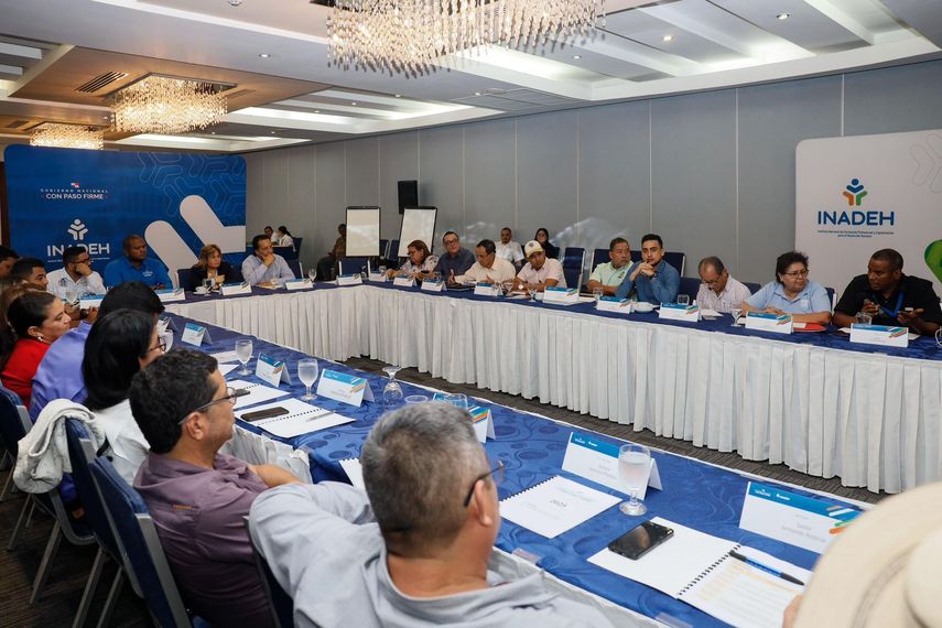 Inadeh presenta nueva propuesta de formación profesional para la industria porcina en Panamá