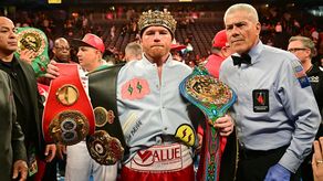 Mexicano Canelo Álvarez quiere reivindicarse frente al peligroso Charlo