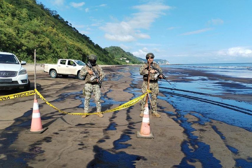 Ecuador: 1.200 barriles de crudo se derramaron en su costa