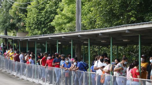 Panamá podría alcanzar 10 mil casos diarios de covid-19, advierte experto