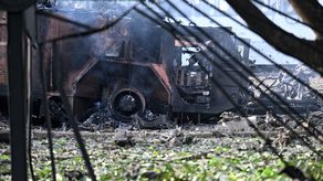 Un estruendo despertó a los venezolanos en Caracas alrededor de las dos de la madrugada de este sábado, quienes rápidamente empezaron a conjeturar si se trataba de un terremoto, un accidente de tránsito o de lo que en definitiva fue: un bombardeo de Estados Unidos en varias partes del país suramericano.