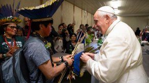El papa se disculpa por robo de estatuas de la Amazonia