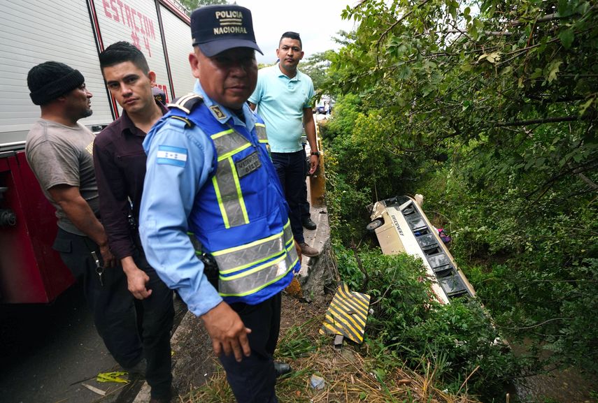 Honduras: Al menos 13 muertos y 30 heridos por vuelco de bus