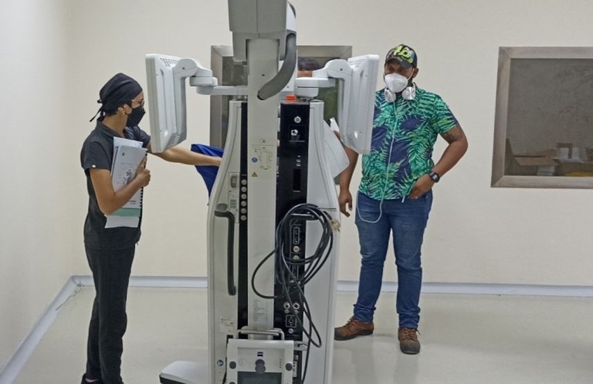 La CSS busca hacerle frente a la alta demanda de pacientes que requieren cirugías complejas con un microscopio robótico en el Centro Hospitalario Especializado Dr. Rafael Hernández L.