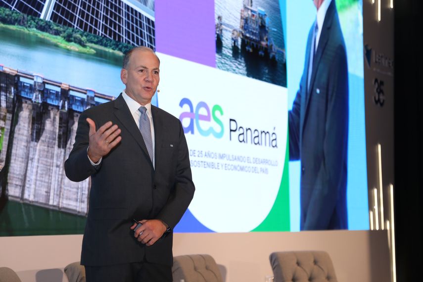 Inversionistas en Panamá: Miguel Bolinaga, CEO de AES presentó su ponencia titulada “AES Panamá: Más de 25 años impulsando el desarrollo sostenible y económico del país”. Inversionistas en Panamá: Miguel Bolinaga, CEO de AES presentó su ponencia titulada “AES Panamá: Más de 25 años impulsando el desarrollo sostenible y económico del país”.