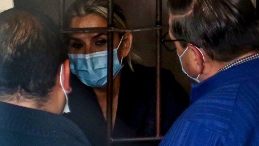 Expresidenta de Bolivia intentó quitarse la vida