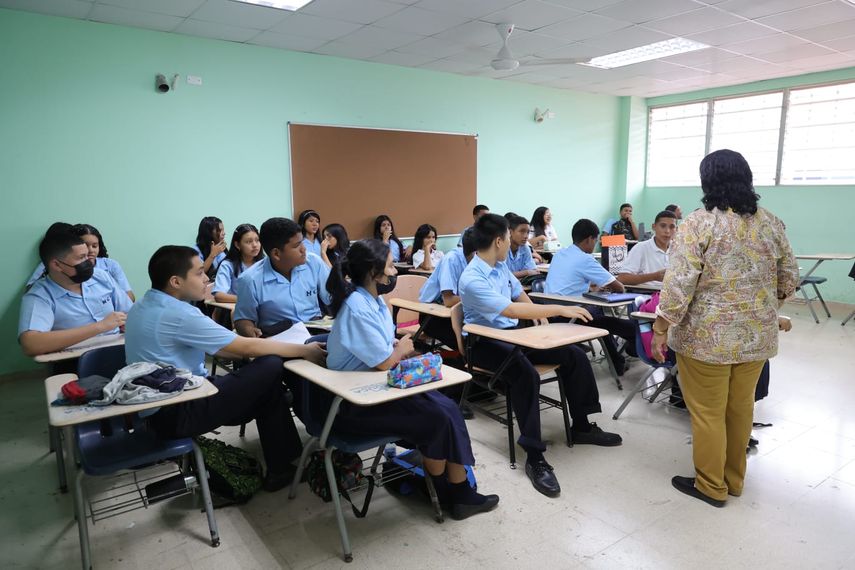 El Ministerio de Educación (Meduca) puso a concurso nacional 3,335 vacantes de docentes para año lectivo 2024, correspondientes a los diferentes niveles del sistema educativo panameño, de acuerdo con el director General de Educación, Guillermo Alegría. El Ministerio de Educación (Meduca) puso a concurso nacional 3,335 vacantes de docentes para año lectivo 2024, correspondientes a los diferentes niveles del sistema educativo panameño, de acuerdo con el director General de Educación, Guillermo Alegría.