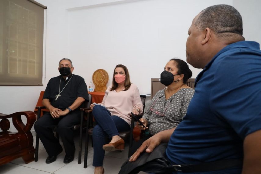Reunión Meduca y Padres de Familia en Coclé. Foto cortesía: @pacatolico