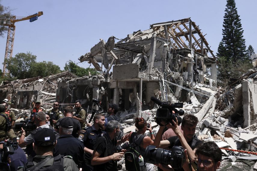 Israel despierta entre los escombros tras los ataques con misiles iraníes