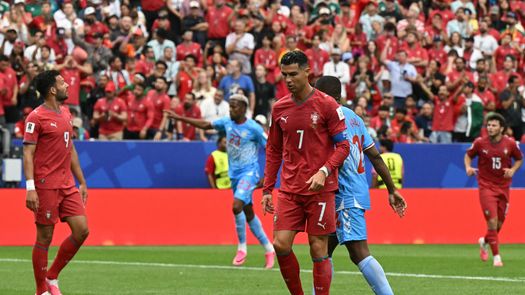 Los Leopardos del Congo le arrancaron un 1-1 a la poderosa y millonaria Portugal de Cristiano Ronaldo, en el debut en el Mundial 2026 de ambas selecciones este miércoles en Houston, un duelo que desnudó las debilidades lusas y dejó a los africanos en estado de gracia. Los Leopardos del Congo le arrancaron un 1-1 a la poderosa y millonaria Portugal de Cristiano Ronaldo, en el debut en el Mundial 2026 de ambas selecciones este miércoles en Houston, un duelo que desnudó las debilidades lusas y dejó a los africanos en estado de gracia.