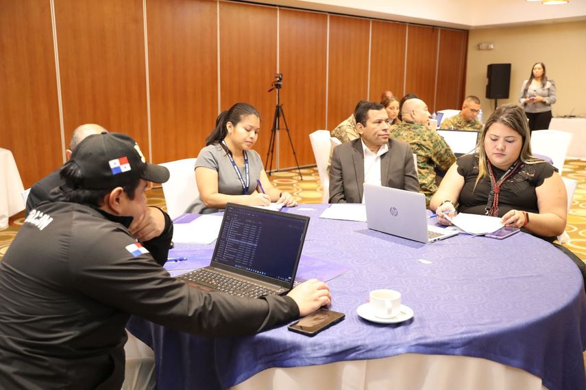 La inauguración del evento que se realiza en Panamá, estuvo a cargo del director de Asuntos Jurídicos del MIRE, Otto Escartín, y la subdirectora Ruth Vigil. La inauguración del evento que se realiza en Panamá, estuvo a cargo del director de Asuntos Jurídicos del MIRE, Otto Escartín, y la subdirectora Ruth Vigil.