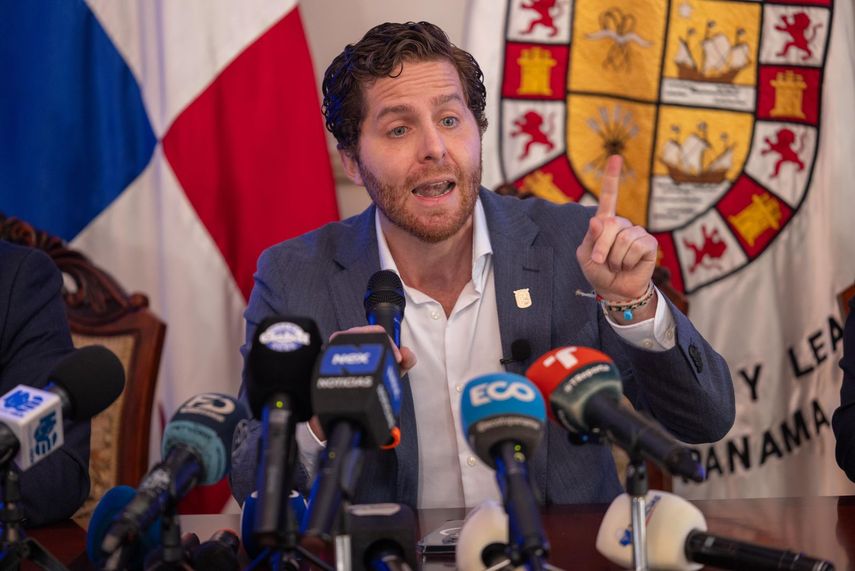 Presentan solicitud de revocatoria de mandato contra alcalde capitalino Mayer Mizrachi