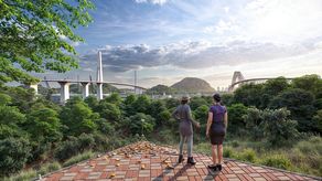 La alcaldesa de Arraiján, Stefany Peñalba, publicó el 22 de enero de 2025 las imágenes del proyecto de renovación del mirador del Puente de Las Américas, una propuesta elaborada por la Dirección de Planificación Urbana, que busca transformar el espacio luego de la demolición del Monumento Chino.