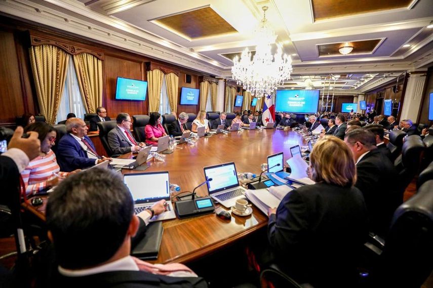 El Gobierno Nacional anunció este lunes, en conferencia de prensa, que el presupuesto general del Estado para el 2024 será recortado. El ministro de Economía y Finanzas (MEF), Héctor Alexander, dijo que el mismo se está revisando para presentarlo nuevamente a la Asamblea Nacional.  