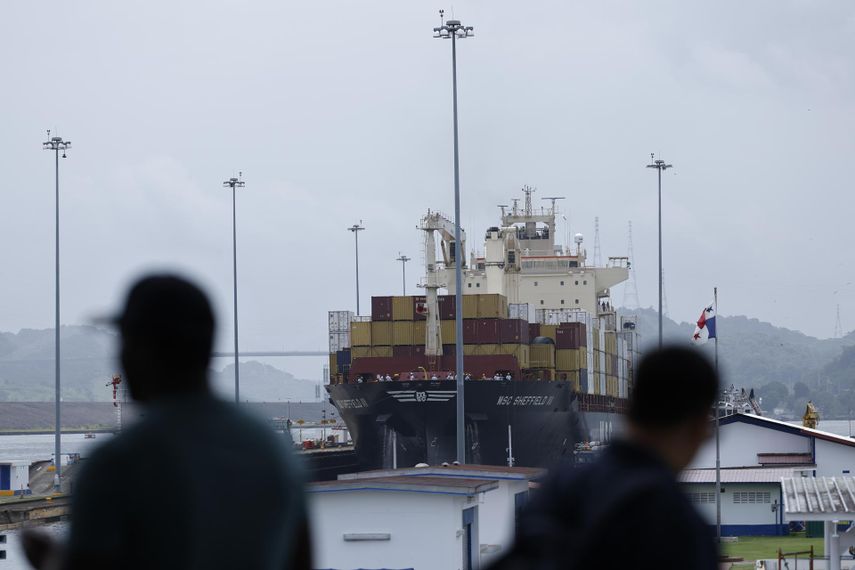 Canal de Panamá aplica nueva reducción del calado para enfrentar la sequía por El Niño