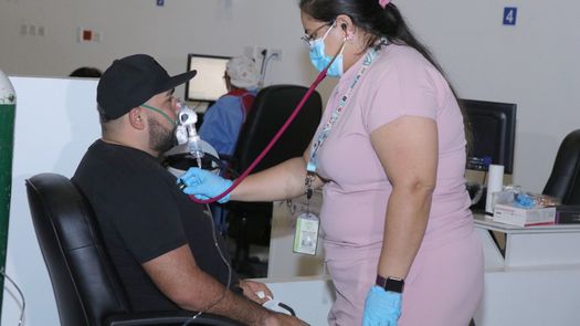 Más de 50 pacientes acuden diariamente a recibir tratamiento ambulatorio con antivirales en Figali