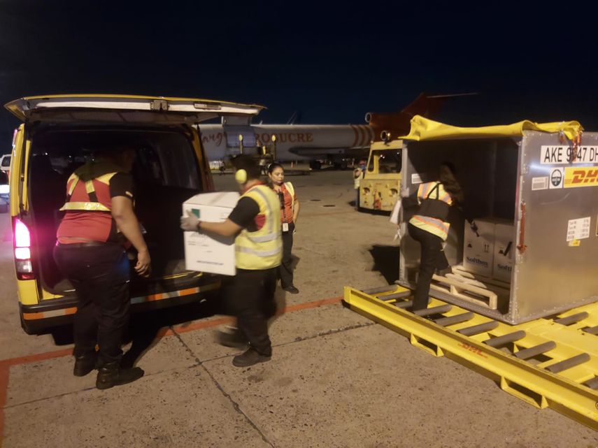 Panamá recibió este jueves en horas de la madrugada un nuevo lote de 14,400 dosis de vacunas bivalentes contra la covid-19, las cuales reforzarán el proceso de estrategia continua de vacunación a nivel nacional.