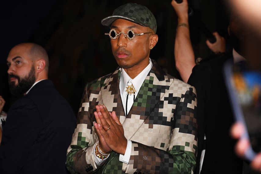 Pharrell Williams lleva a Louis Vuitton al lejano Oeste. Pharrell Williams lleva a Louis Vuitton al lejano Oeste.