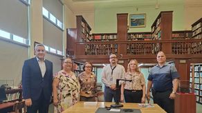 Universidad de Panamá recibe escáner digital para preservar documentos históricos