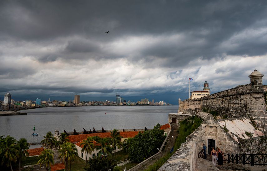 Cuba se prepara para el paso de la tormenta tropical Idalia