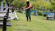 Uno de los espacios públicos más concurridos de la capital panameña recibió este martes una jornada de mantenimiento por parte del Ministerio de Obras Públicas (MOP), con labores de limpieza de áreas verdes, remoción de escombros y recuperación de estructuras en la Cinta Costera. Uno de los espacios públicos más concurridos de la capital panameña recibió este martes una jornada de mantenimiento por parte del Ministerio de Obras Públicas (MOP), con labores de limpieza de áreas verdes, remoción de escombros y recuperación de estructuras en la Cinta Costera.
