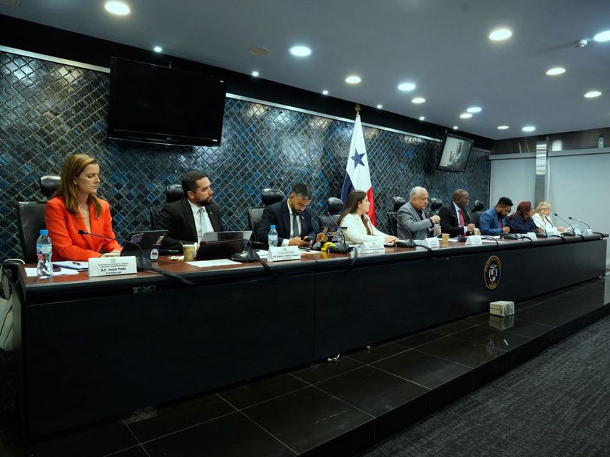 La ministra de Gobierno compareció ante la Asamblea por nombramientos de jueces de paz