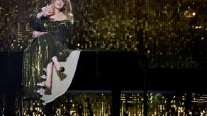 Adele pide que dejen de lanzar objetos a los artistas en el escenario