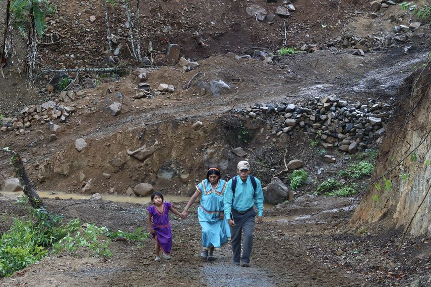 Rutas escolares indígenas de Panamá enfrentan peligro mortal por falta de infraestructura Rutas escolares indígenas de Panamá enfrentan peligro mortal por falta de infraestructura