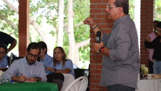 El ministro del Miviot, Rogelio Paredes, sostuvo una reunión con empresarios de las empresas constructoras de las provincias centrales y Chiriquí.