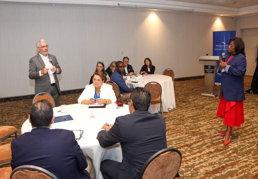 En el evento del MEDUCA se recibieron aportes en términos de la formación en competencias blandas, digitales, técnicas y actitudinales. En el evento del MEDUCA se recibieron aportes en términos de la formación en competencias blandas, digitales, técnicas y actitudinales.