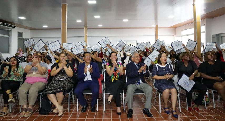 Este proyecto tuvo como poblaci&oacute;n meta al personal que trabaja en los CAIPI, bajo la rector&iacute;a del MIDES, provenientes de las provincias de Col&oacute;n y Panam&aacute; Oeste, y las regiones de Panam&aacute; Norte, Panam&aacute; Este, Panam&aacute; Centro y San Miguelito.