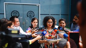 Irma Hernández presenta denuncia penal contra exalcalde Héctor Carrasquilla