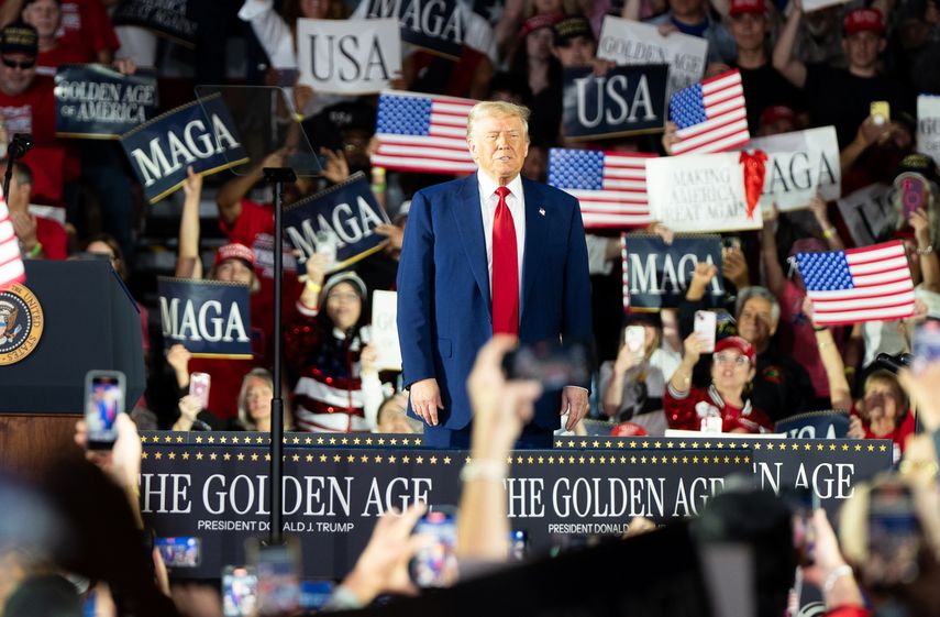 El presidente de Estados Unidos, Donald Trump, culpó este miércoles a su predecesor Joe Biden de las malas cifras del Producto Interno Bruto (PIB) estadounidense para el primer trimestre. El presidente de Estados Unidos, Donald Trump, culpó este miércoles a su predecesor Joe Biden de las malas cifras del Producto Interno Bruto (PIB) estadounidense para el primer trimestre. 