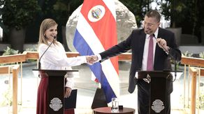 El mandatario de Costa Rica, Rodrigo Chaves, anunció este miércoles el nombramiento de la presidenta electa, Laura Fernández, como ministra de la Presidencia para agilizar una transición sin baches para la próxima administración.