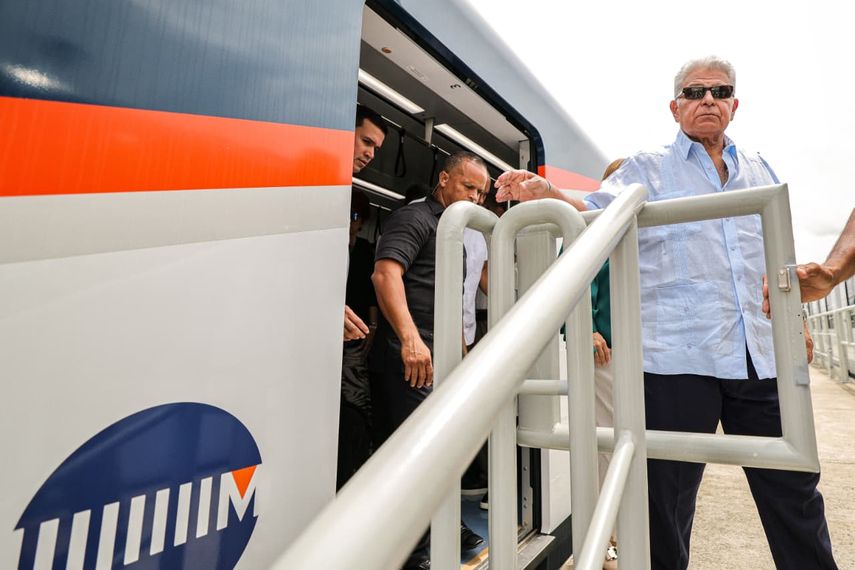Mulino hizo recorrido de prueba en la Línea 3 del Metro que presenta 77% de avance